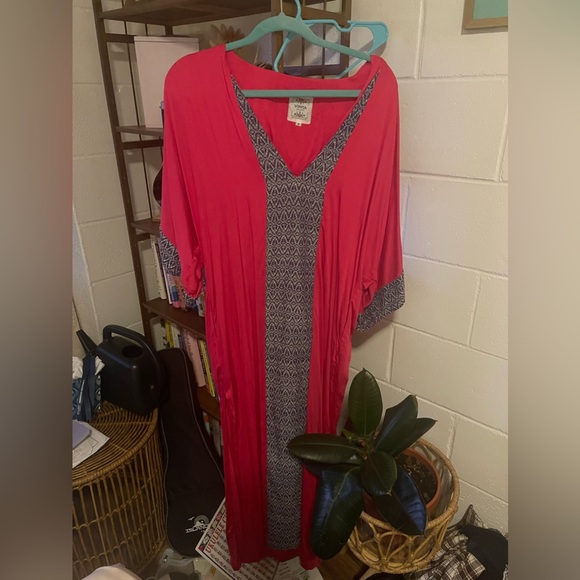 Maxi Vinta Gallery dress. Medium. Hot Pink color. - Picture 1 of 5
